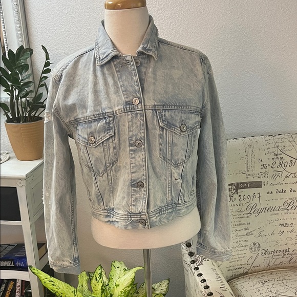 American Eagle Outfitters Jackets & Blazers - NWT American Eagle Cropped Denim Jacket